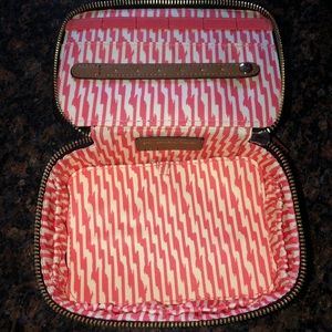 Travel jewelery/small makeup holder